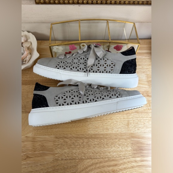 Clorinda Antinori Perforated Leather Zoey Lace Up Sneakers Size 39 Designer - Picture 3 of 9